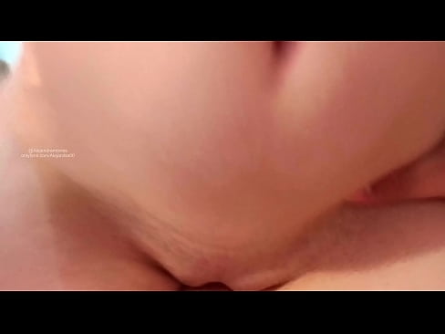 ❤️ 睡在我姐姐的房間裡,這就是我醒來的方式 性愛視頻 在我們 ️❤