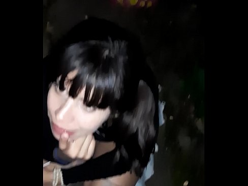 ❤️ 在街上腫脹的陰莖以換取糖果 性愛視頻 在我們 ️❤